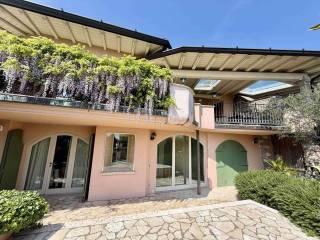 Villa unifamiliare, ottimo stato, 300 m², Centro, Padenghe sul Garda — foto 2 di 45