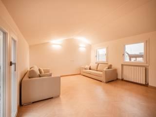 Attico ottimo stato, 171 m², Centro Storico, Reggio Emilia — foto 4 di 27