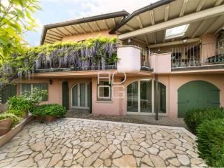 Villa unifamiliare via Guglielmo Marconi, Centro, Padenghe sul Garda — foto 12 di 41
