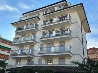 Stanza singola via Cesare Aguilhon 4, Monza — foto 4 di 11
