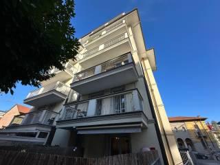 Stanza singola via Cesare Aguilhon 4, Monza — foto 9 di 14