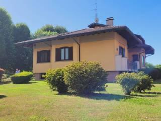 Villa bifamiliare via Fratelli Bandiera, Centro, Varallo Pombia — foto 19 di 81