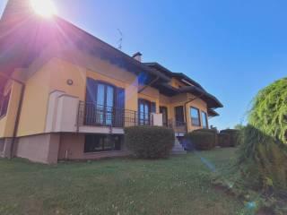 Villa bifamiliare via Fratelli Bandiera, Centro, Varallo Pombia — foto 9 di 81