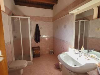 Villa bifamiliare via Fratelli Bandiera, Centro, Varallo Pombia — foto 5 di 81