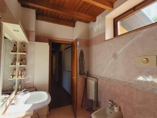 Villa bifamiliare via Fratelli Bandiera, Centro, Varallo Pombia — foto 39 di 81