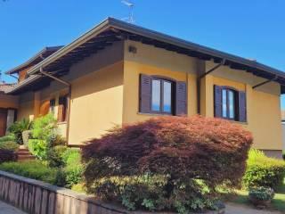 Villa bifamiliare via Fratelli Bandiera, Centro, Varallo Pombia — foto 8 di 81