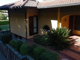 Villa bifamiliare via Fratelli Bandiera, Centro, Varallo Pombia — foto 42 di 81