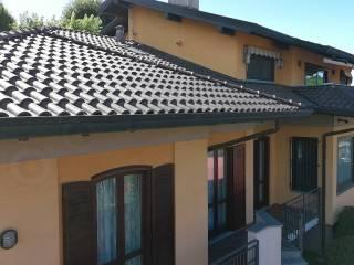 Villa bifamiliare via Fratelli Bandiera, Centro, Varallo Pombia