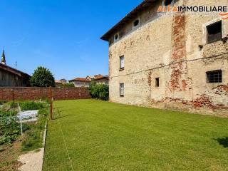 Casa colonica via Gaspare Cavagnino 12, Centro, Momo — foto 4 di 28
