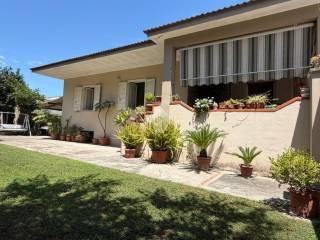 Villa unifamiliare via dell'Aversana 12, Parete — foto 9 di 44