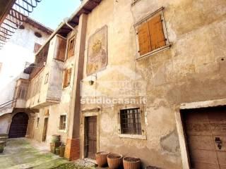 Villa plurifamiliare via Torre, Centro, Ala — foto 3 di 13