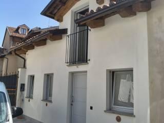 Terratetto unifamiliare via Giacosa 8, Centro, Alba — foto 2 di 16