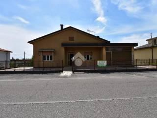 Villa bifamiliare via Medole 42, Centro, Castiglione delle Stiviere — foto 18 di 45