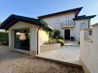 Villa unifamiliare via della Croce, Cinquale, Montignoso — foto 4 di 33