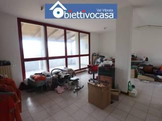 Villa a schiera via Pietro Nenni 23, Centro, Sant'Egidio alla Vibrata