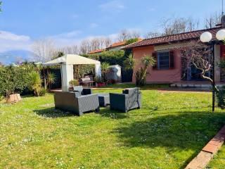 Villa bifamiliare viale Apua 185, Pietrasanta — foto 5 di 17