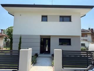 Villa unifamiliare, nuova, 160 m², Centro, Codroipo
