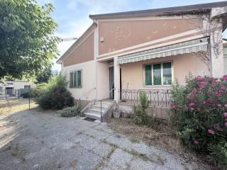 Villa bifamiliare via Filzi, Centro, San Giovanni Lupatoto — foto 5 di 12