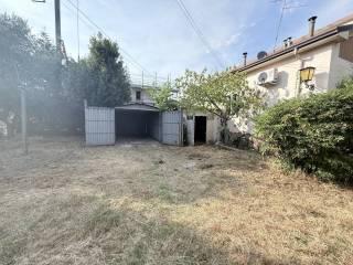 Villa bifamiliare via Filzi, Centro, San Giovanni Lupatoto — foto 2 di 12