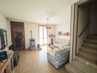 Villa a schiera 4 locali, buono stato, Centro, Capergnanica