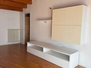 Bilocale via Antonio Ghislanzoni 64, Pescarenico, Lecco