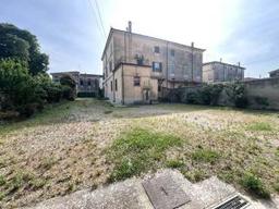 Terratetto unifamiliare 574 m², buono stato, Centro, Sustinente