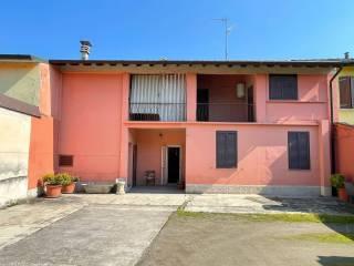Terratetto unifamiliare 287 m², buono stato, Centro, Genivolta — foto 5 di 51
