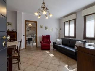 Trilocale via G. B . Zucchi 3, Centro, Mandello del Lario — foto 10 di 26