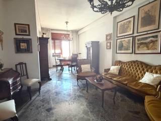 Appartamento da ristrutturare, settimo piano, Tre Carrare, Taranto