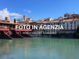 Appartamento via Angarano, Centro, Bassano del Grappa — foto 3 di 10