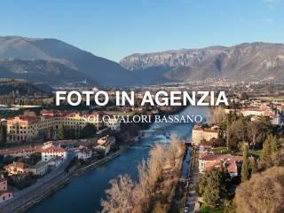 Appartamento via Angarano, Centro, Bassano del Grappa — foto 2 di 10