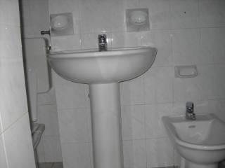 Bilocale via dell'Aquila, Centro Storico, Reggio Emilia — foto 2 di 4