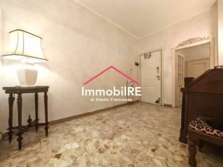 Trilocale buono stato, primo piano, Centro Storico, Reggio Emilia — foto 3 di 36