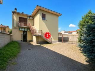 Villa plurifamiliare via San Martino e Solferino, Centro, Sant'Angelo Lodigiano — foto 26 di 39