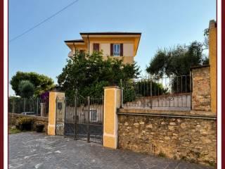 Appartamento via Fanny Roncati Carli 8, Oneglia, Imperia