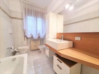 Trilocale via A. De Gasperi 28, Centro, Creazzo — foto 10 di 16
