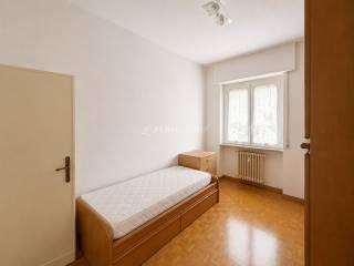 Trilocale via Cadorna 20, Semicentro, Vimercate