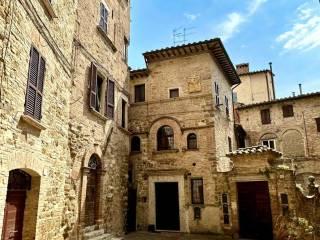 Trilocale via Eugenio Mattioli 18, Centro Storico, Perugia