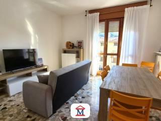 Appartamento via Giuseppe Parini, Valverde, Bergamo — foto 3 di 17