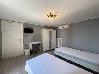 Stanza in affitto in appartamento via Cipani Gian Battista 20, Gardone Riviera — foto 8 di 12