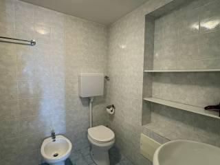 Stanza in affitto in appartamento via Cipani Gian Battista 20, Gardone Riviera — foto 3 di 12