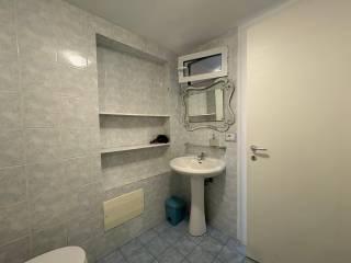 Stanza in affitto in appartamento via Cipani Gian Battista 20, Gardone Riviera — foto 5 di 12