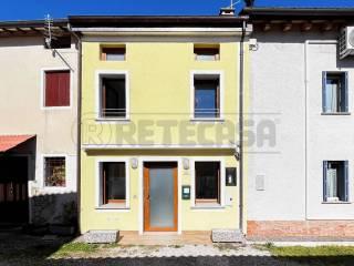 Villa a schiera via Castello, Centro, Monteviale