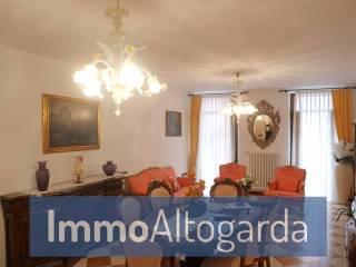 Trilocale piazza 3 Novembre 26, Centro, Riva del Garda — foto 3 di 9