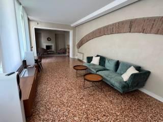 Appartamento via Leoncino 18, Centro Storico, Verona