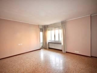 Trilocale via Piave 41, Bicocca, Novara