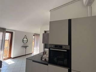 Bilocale piazza de Crisfoferis, Centro, Sesto Calende — foto 3 di 12