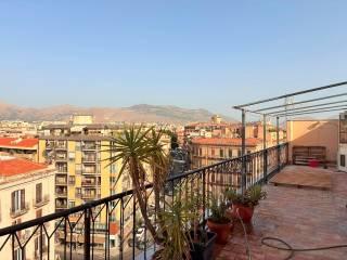 Attico piazza Giovanni Amendola 12, Politeama - Ruggiero Settimo, Palermo — foto 6 di 18