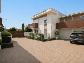 Villa unifamiliare via Santa Rita, Thiene — foto 10 di 24