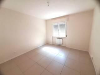 Appartamento buono stato, sesto piano, Cecina Centro, Cecina — foto 3 di 22